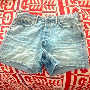 Denim Forum Ex-Boyfriend Midi Shorts in 9 Yr Blondie Bleu